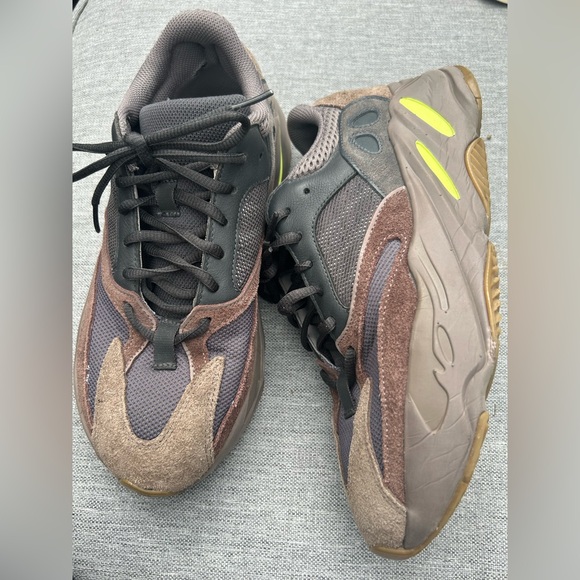Adidas -Yeezy Boost 700 'Mauve' size 8.5 EUC is available for purchase on  au PAY Market - Imported Goods Online Store Co.Ltd. | au PAY Market -  Online Shopping Site